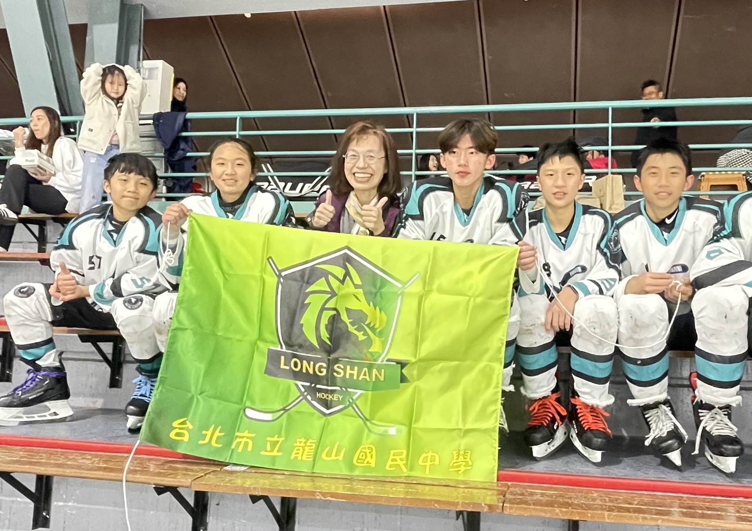 恭喜本校學生在「113年度全國中正盃冰球錦標賽」中榮獲佳績！